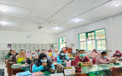 MTsN 4 Padang Pariaman Laksanakan Pembelajaran Jarak Jauh Akibat Kabut Asap, Guru Tetap Siaga Berikan Layanan Pembelajaran