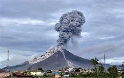 ERUPSI GUNUNG MARAPI DI SUMATRA BARAT