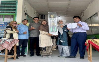 Semangat Menjaga Kebersihan! MTsN 4 Padang Pariaman Serahkan Piala Bergilir dan Reward Lomba Kebersihan Kelas Bulanan